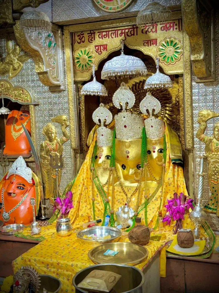 नलखेड़ा मंदिर परिसर एवं दीप स्तम्भ